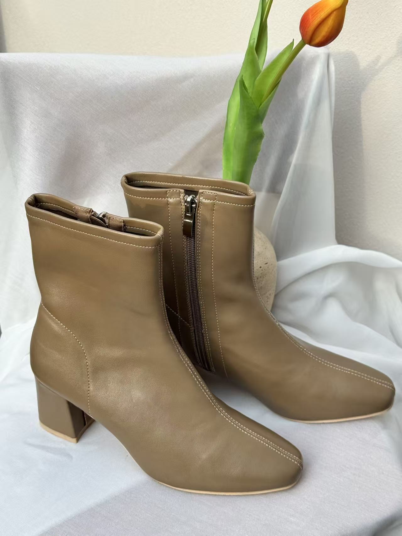 Stivali Bassi con tacco taupe