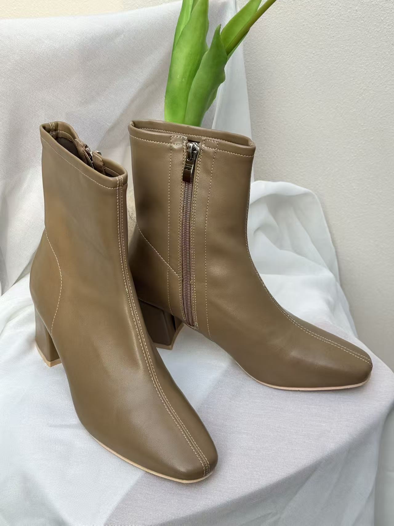Stivali Bassi con tacco taupe