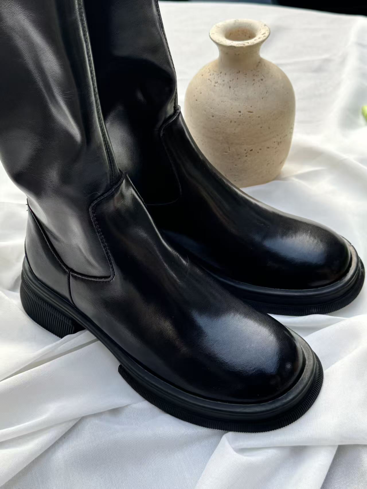 Stivale Lungo nero con lucchetto