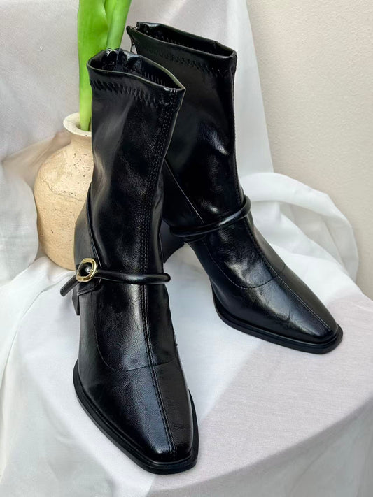 Stivale Basso con tacco nero squadrato